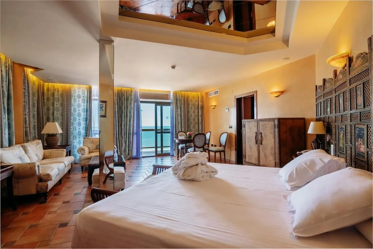 Ms Amaragua Hotel Torremolinos 4*,